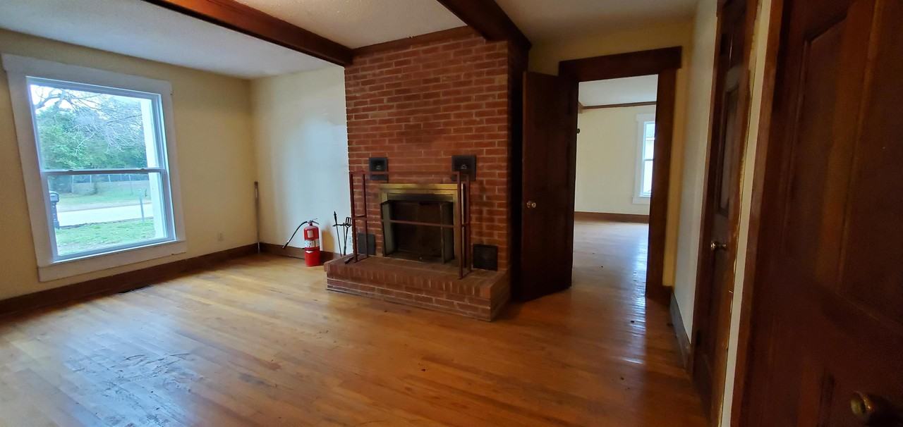 612 Gladstone St - Photo 6 of 11