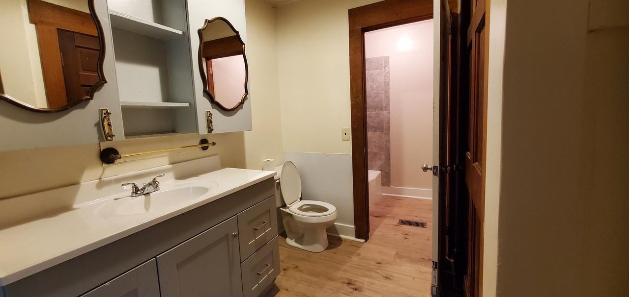 612 Gladstone St - Photo 7 of 11