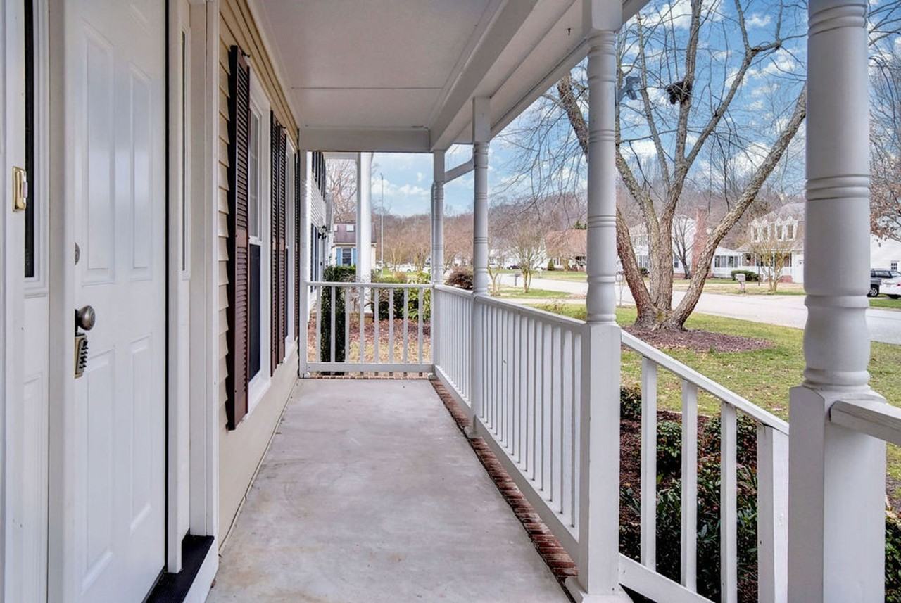 5 Hunt Wood Dr - Photo 3 of 38