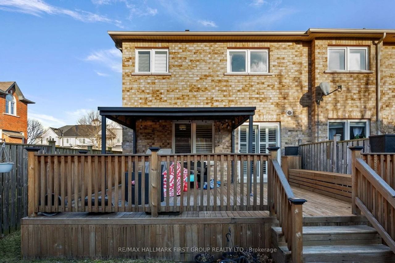 24 Whitefoot Cres - Photo 3 of 32