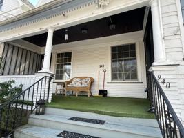 featured image of 940 Woodlawn St