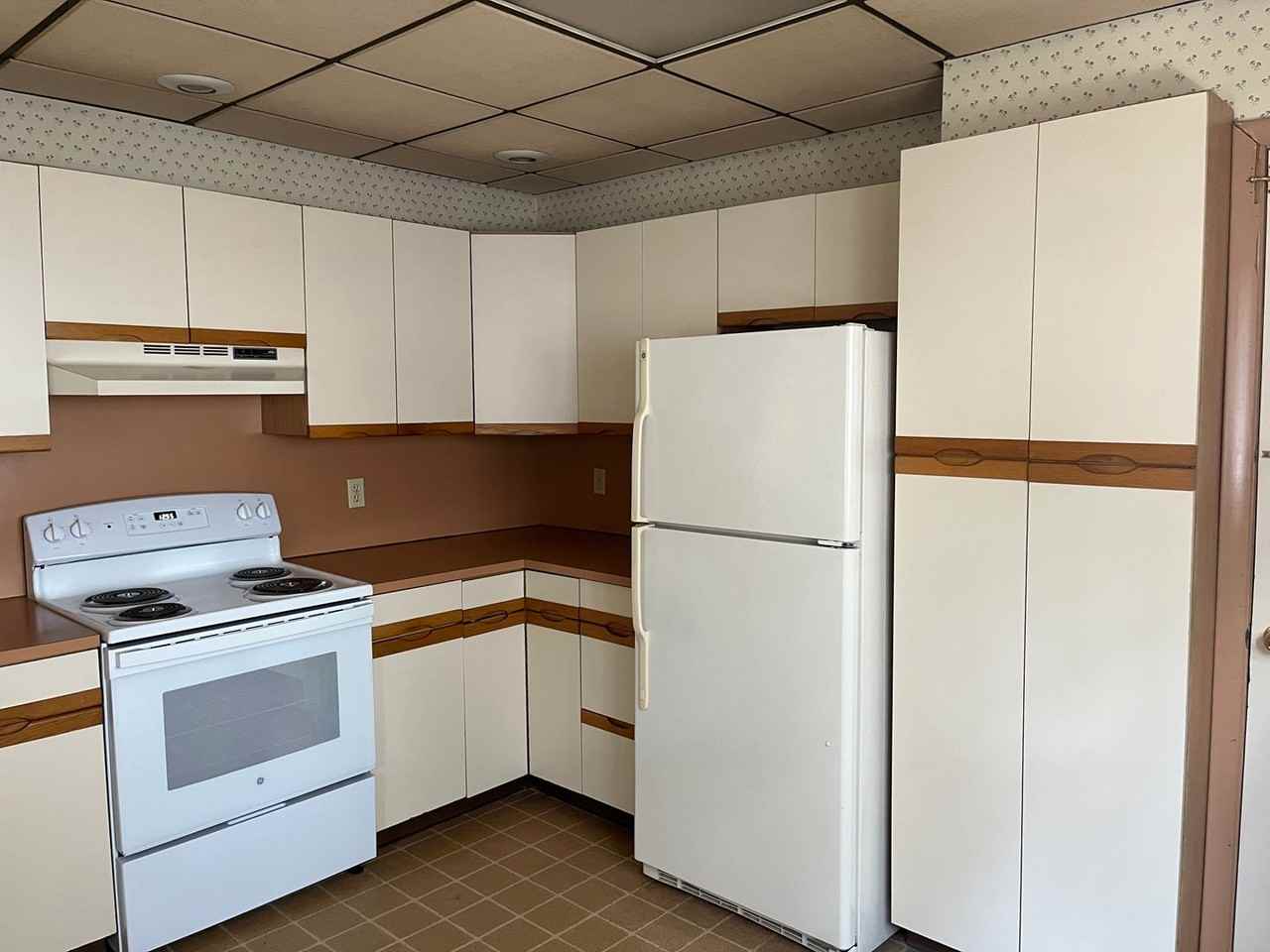 940 Woodlawn St - Photo 5 of 35