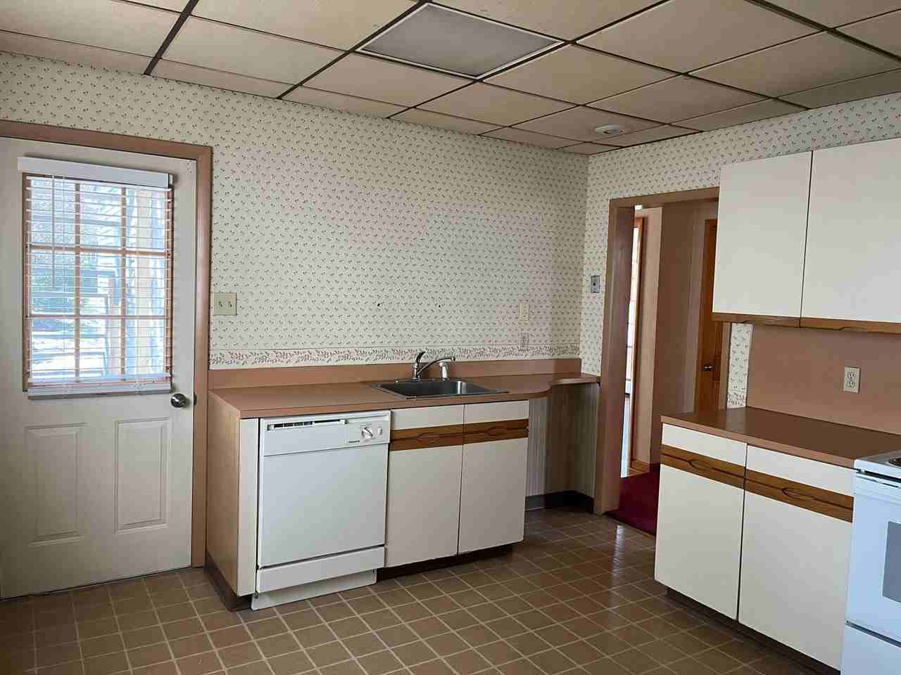 940 Woodlawn St - Photo 6 of 35