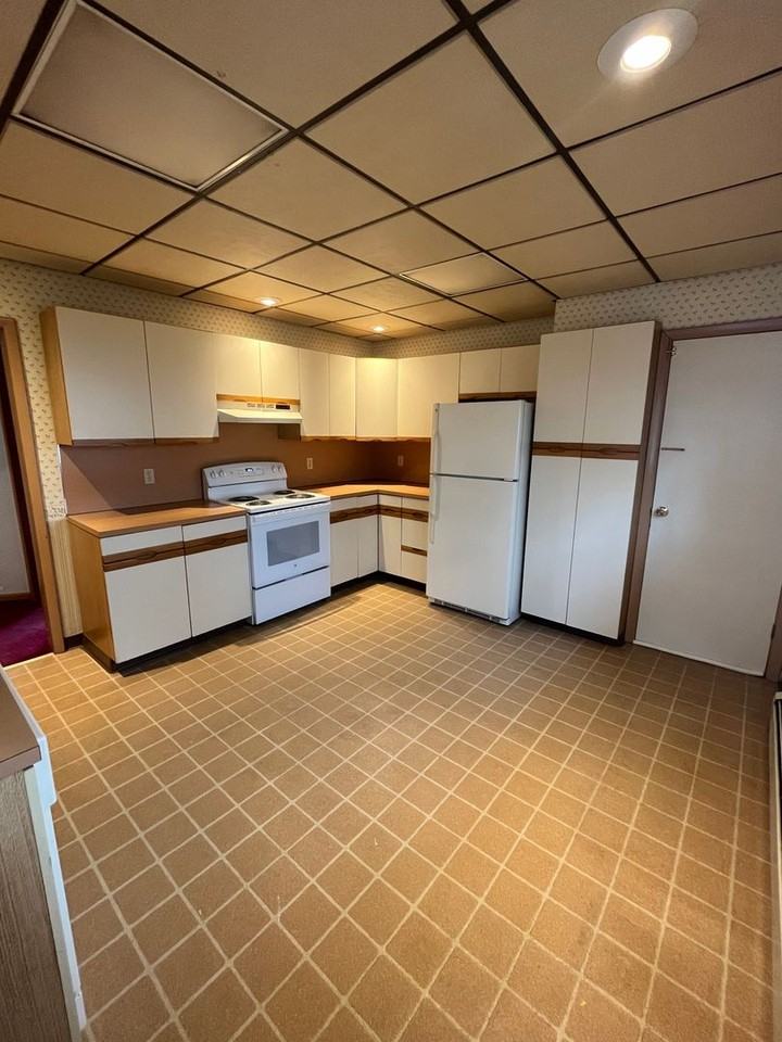 940 Woodlawn St - Photo 7 of 35