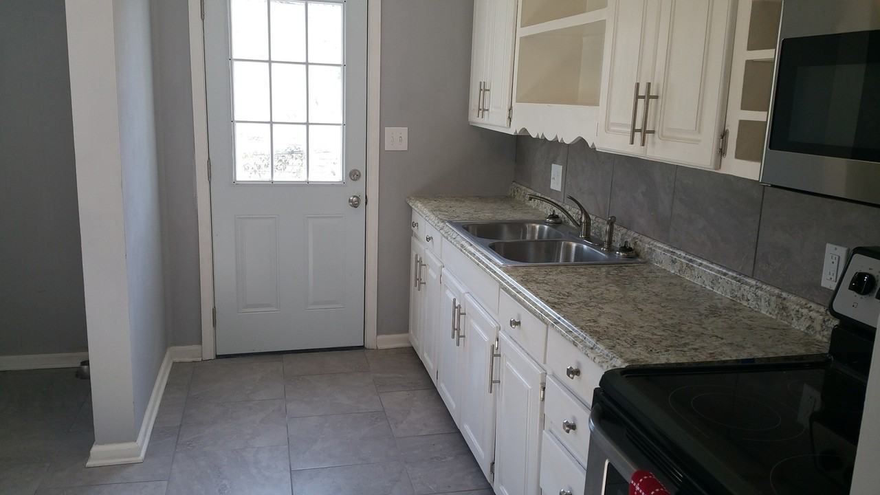 921 Kipling Dr - Photo 3 of 12