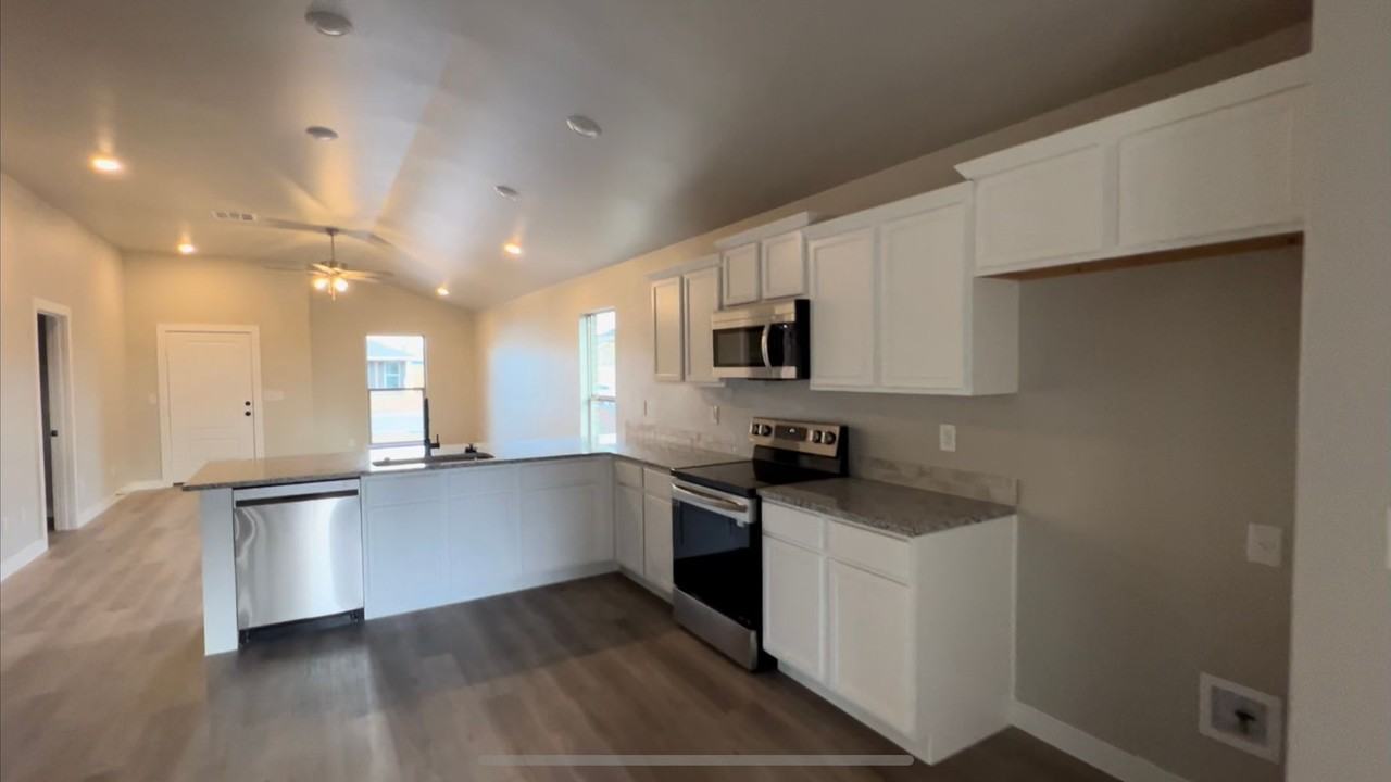 7009 13th St - Photo 4 of 19