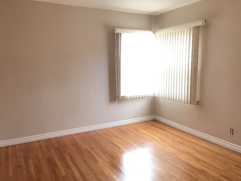 4128 S Victoria Ave #4128 - Photo 3 of 5