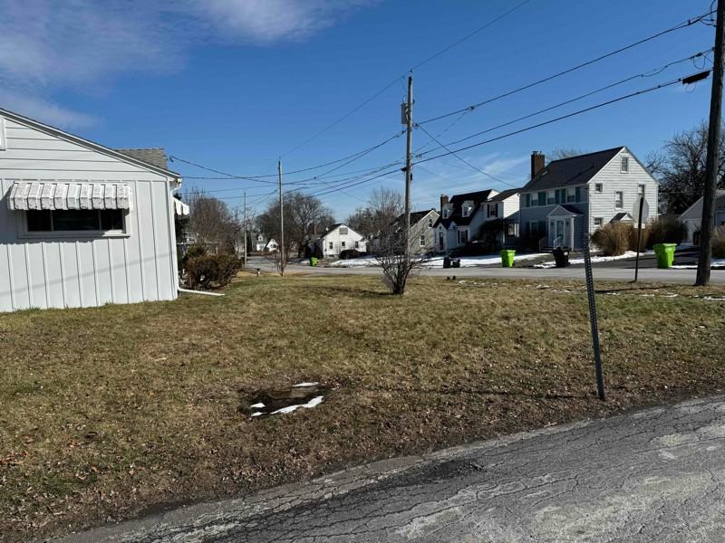 801 Hillside St - Photo 2 of 8