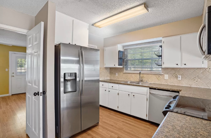 2431 Needle Palm Way - Photo 3 of 9