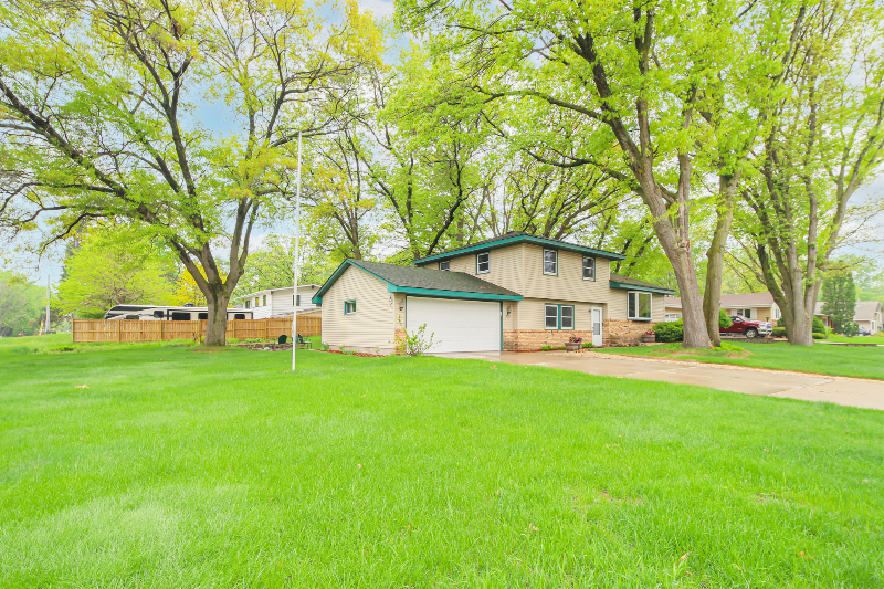 300 97th Ave Nw - Photo 3 of 19