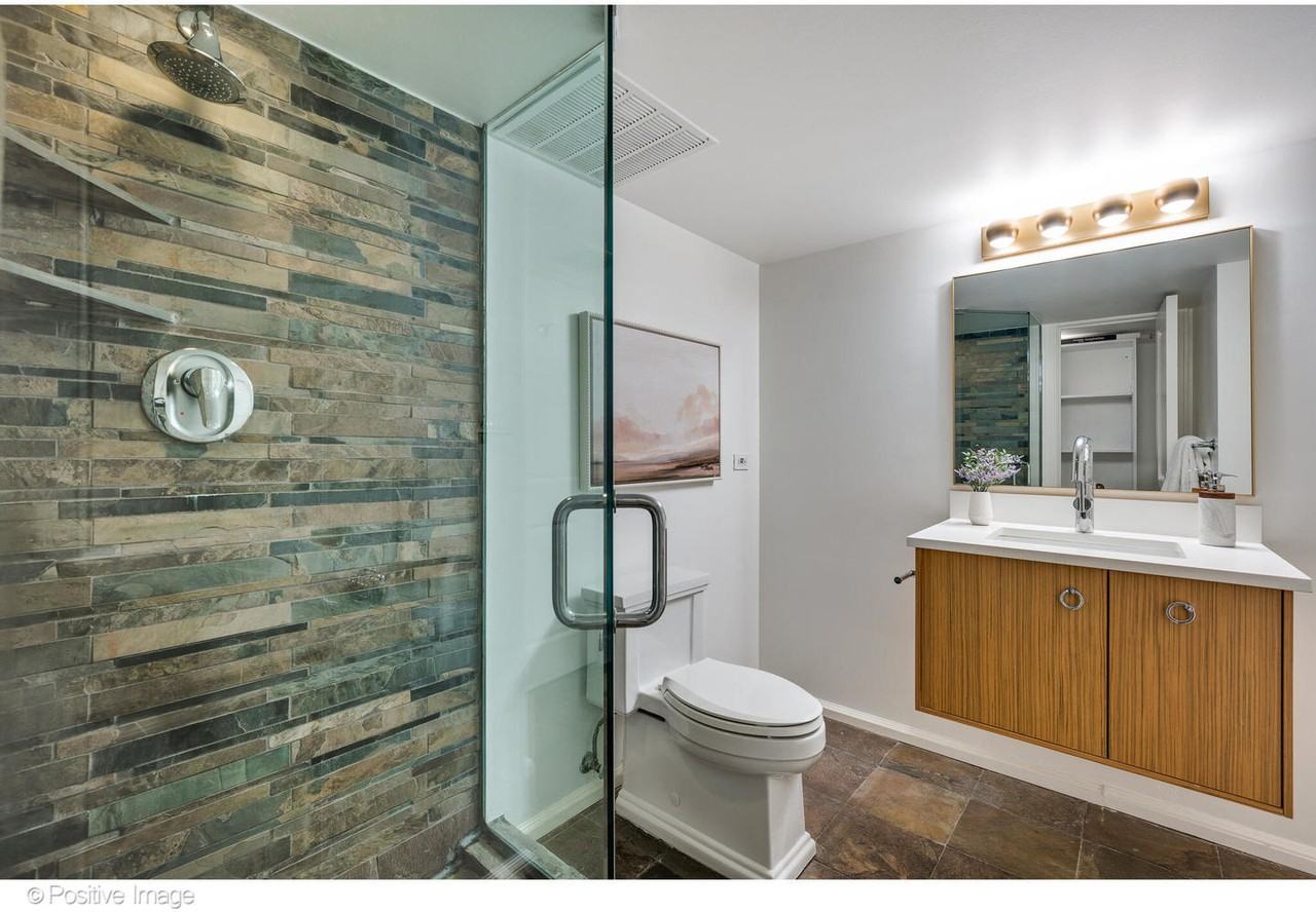 210 E Walton Pl #B - Photo 3 of 25