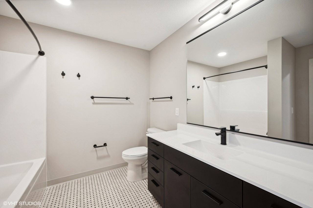 Harbourline Apartments - Photo 3 of 37