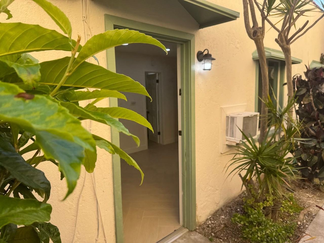 633 Rose Ave - Photo 5 of 12