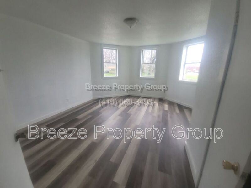 340 S Pierce St - Photo 4 of 9