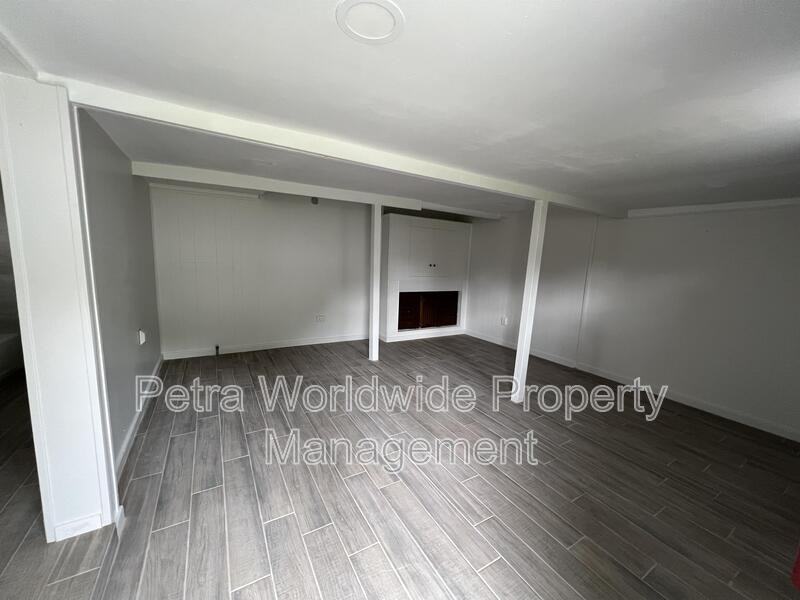 611 E Plymouth Ave #2 - Photo 3 of 9
