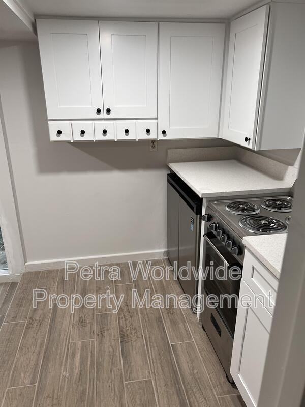611 E Plymouth Ave #2 - Photo 6 of 9