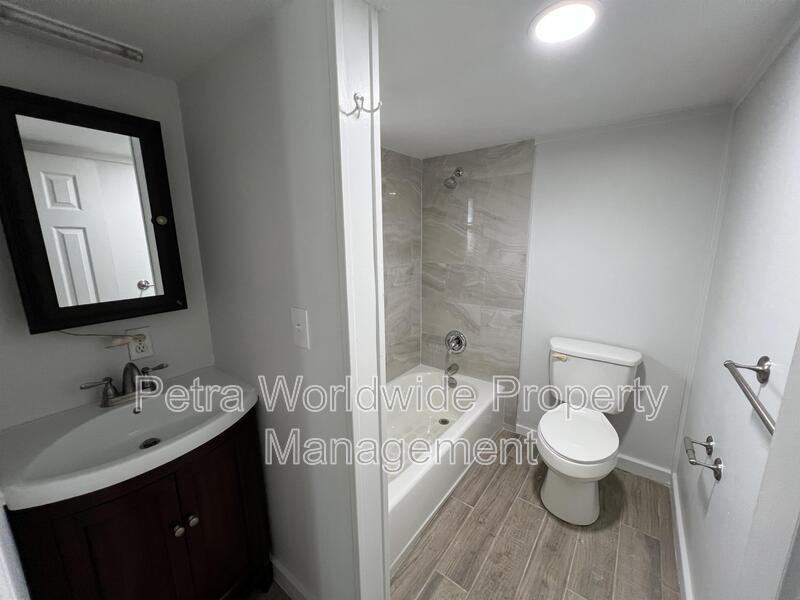 611 E Plymouth Ave #2 - Photo 7 of 9