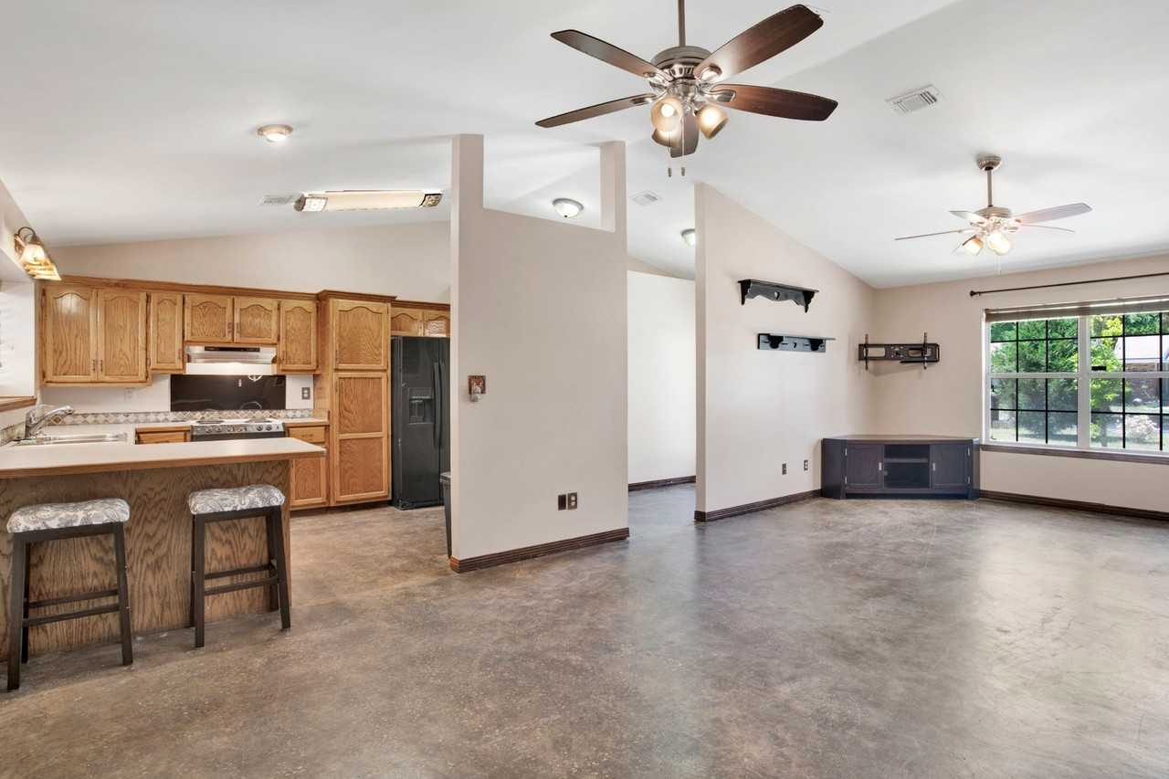 6660 Schwab Dr - Photo 4 of 21