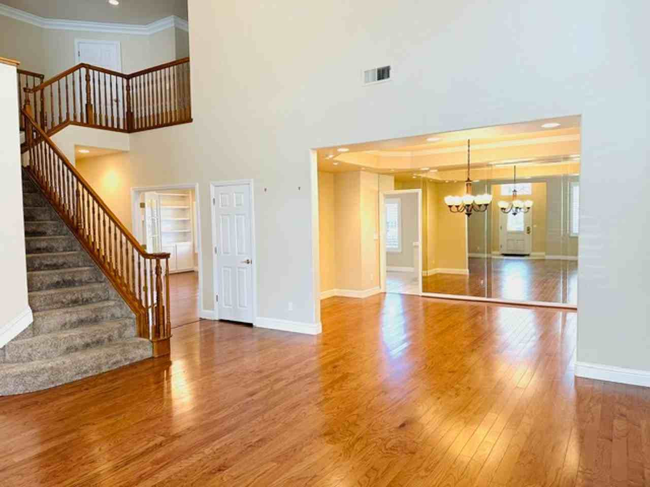 2888 W Kensington Ln - Photo 3 of 40