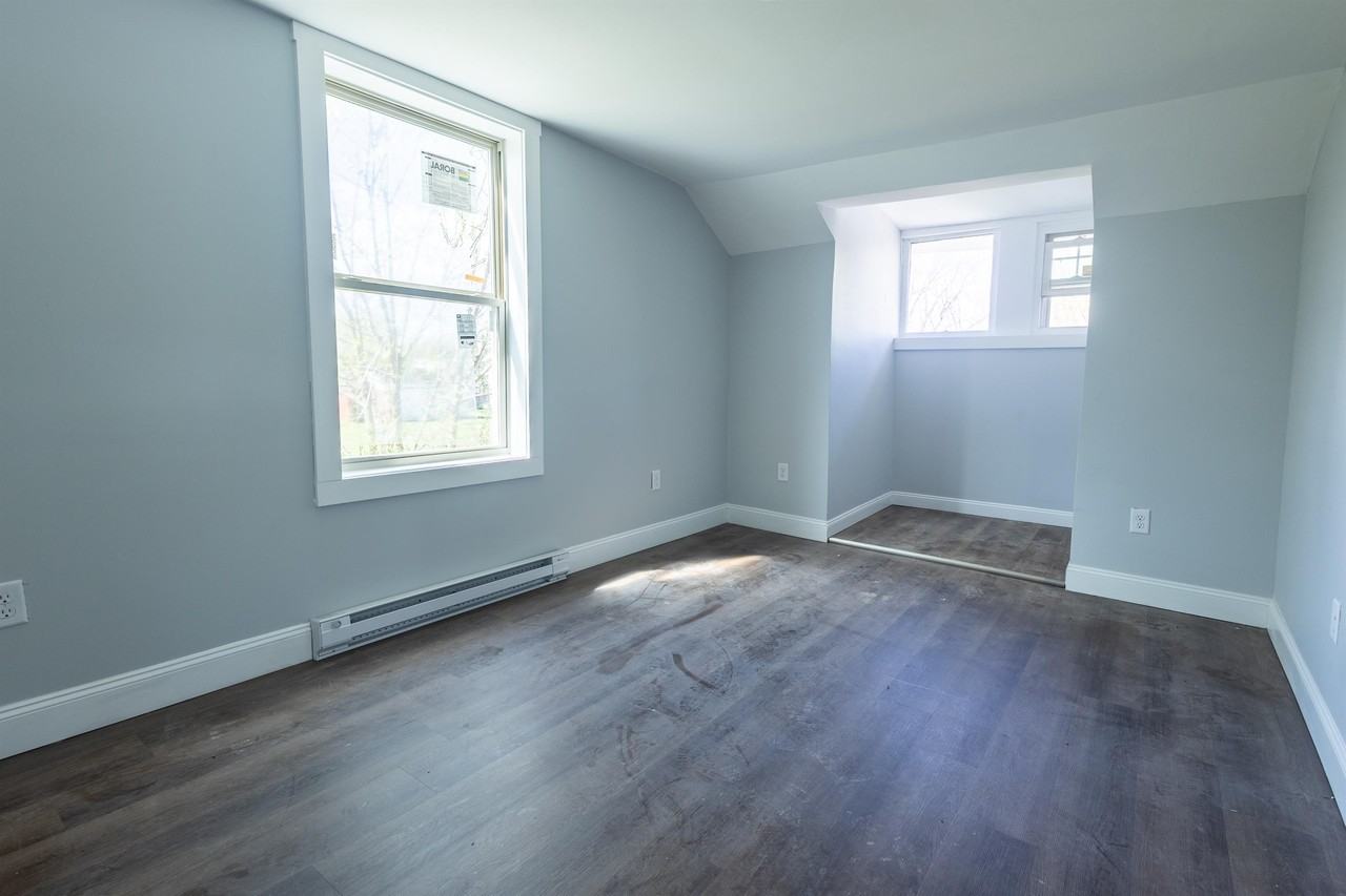129 Jackson St #1 - Photo 4 of 10