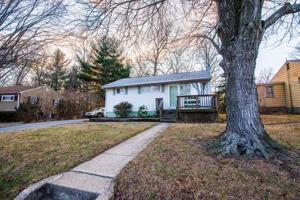 featured image of 212 Uppergate Ct
