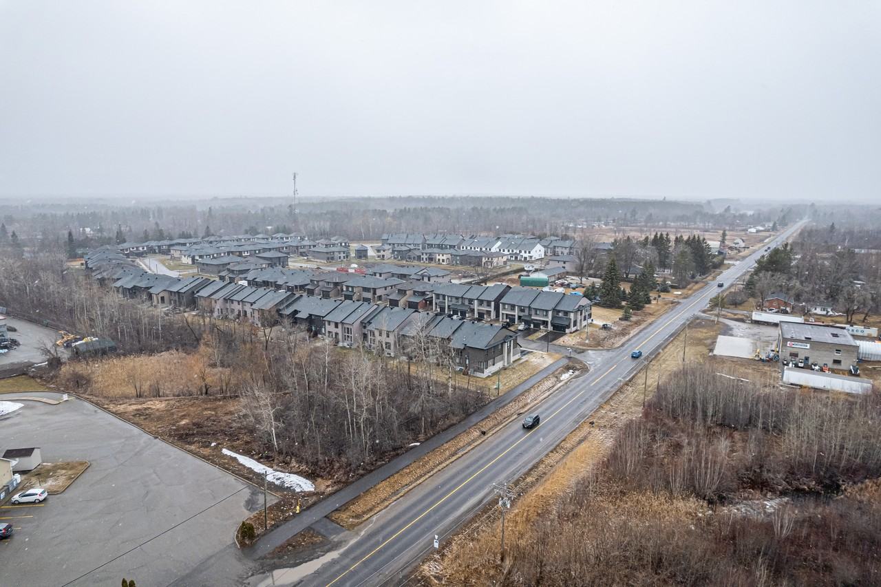 223 Bristol Crescent - 1 - Photo 3 of 36