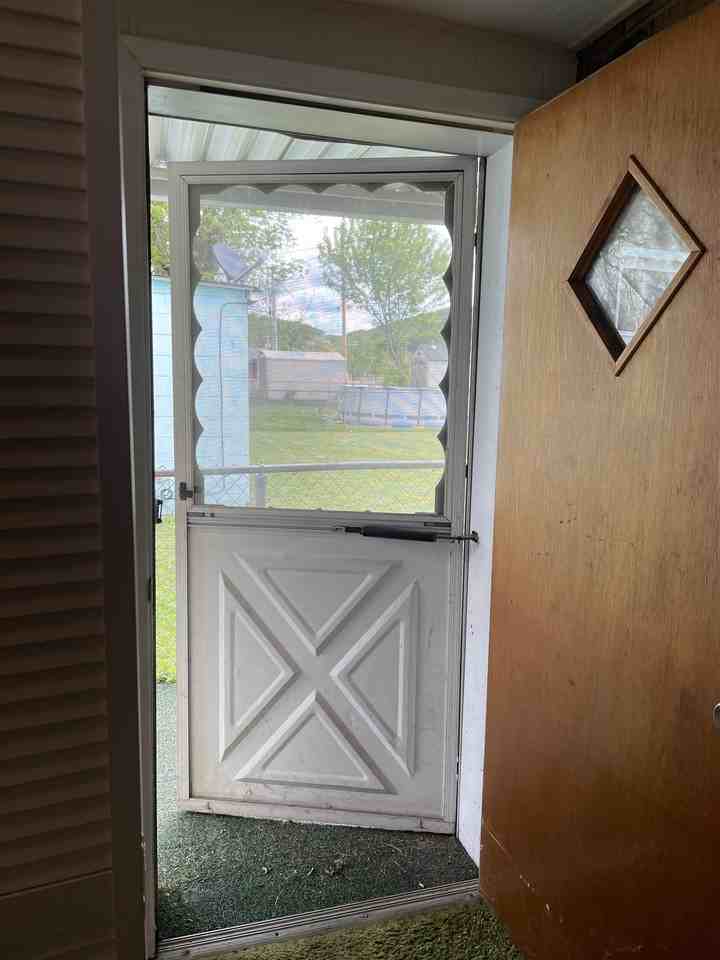 504 1/2 24th St - Photo 3 of 11