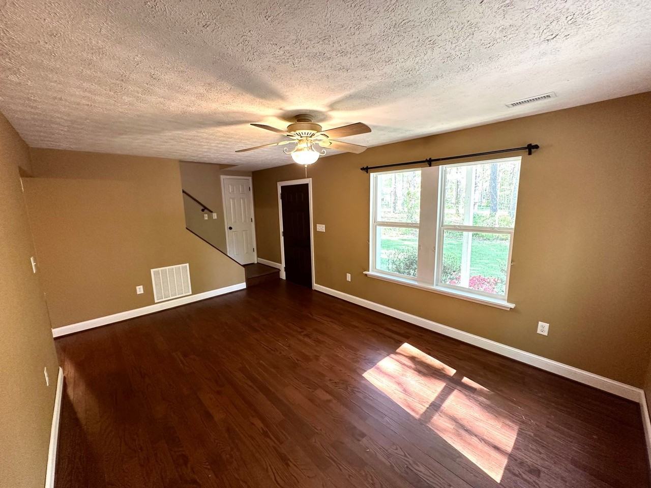 5518 Thompson Dr - Photo 2 of 16