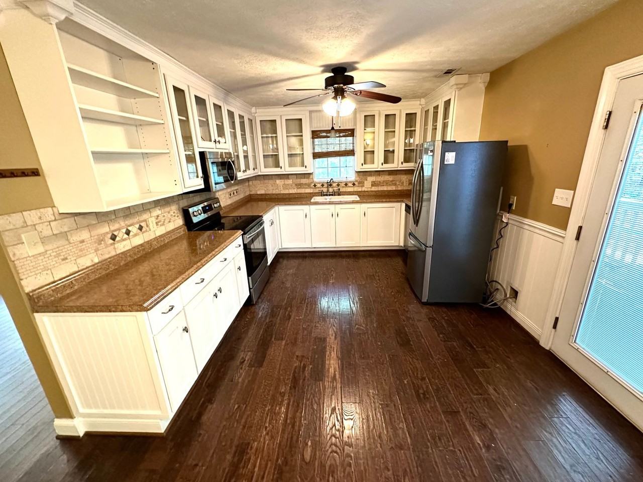 5518 Thompson Dr - Photo 5 of 16