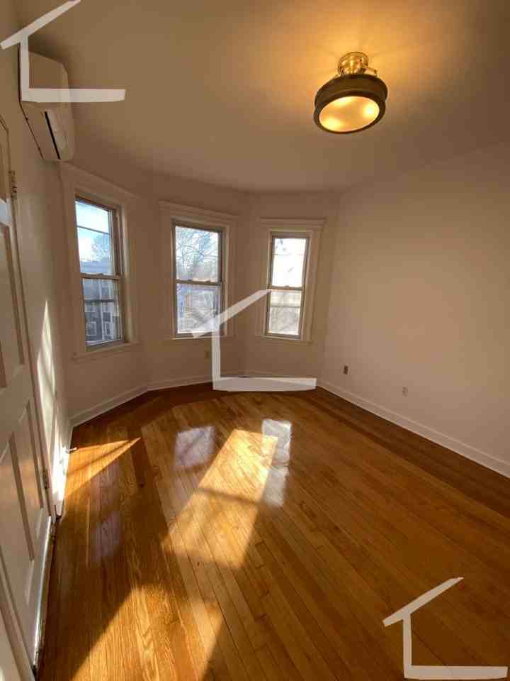 233 Harvard St - Photo 4 of 6