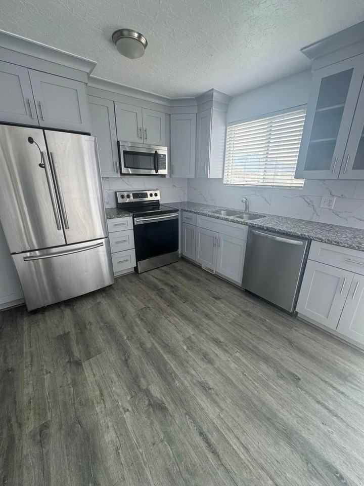 549 E 575 N - Photo 2 of 17