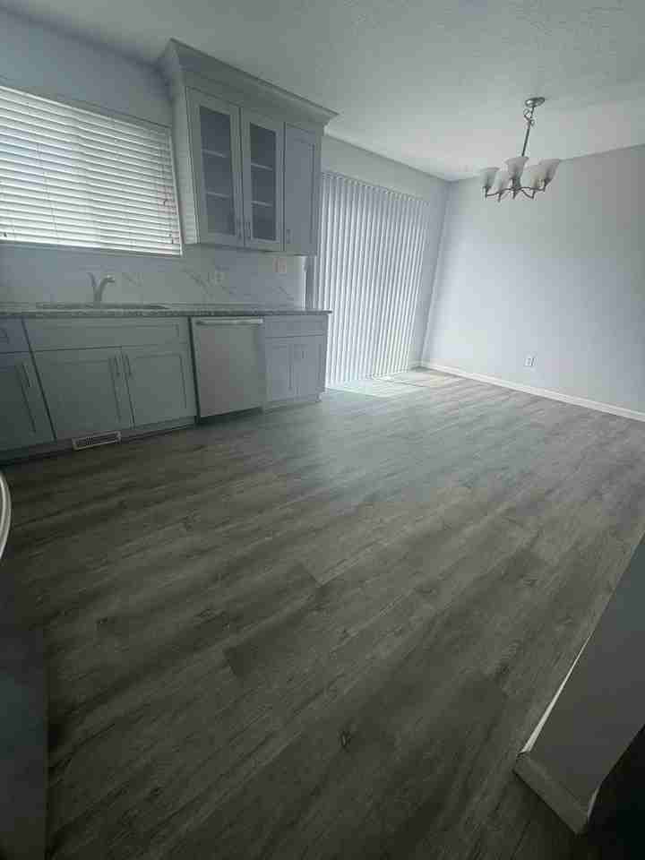 549 E 575 N - Photo 6 of 17