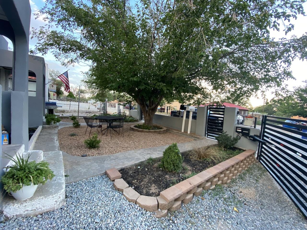 1916 Edith Blvd Se #B - Photo 2 of 17