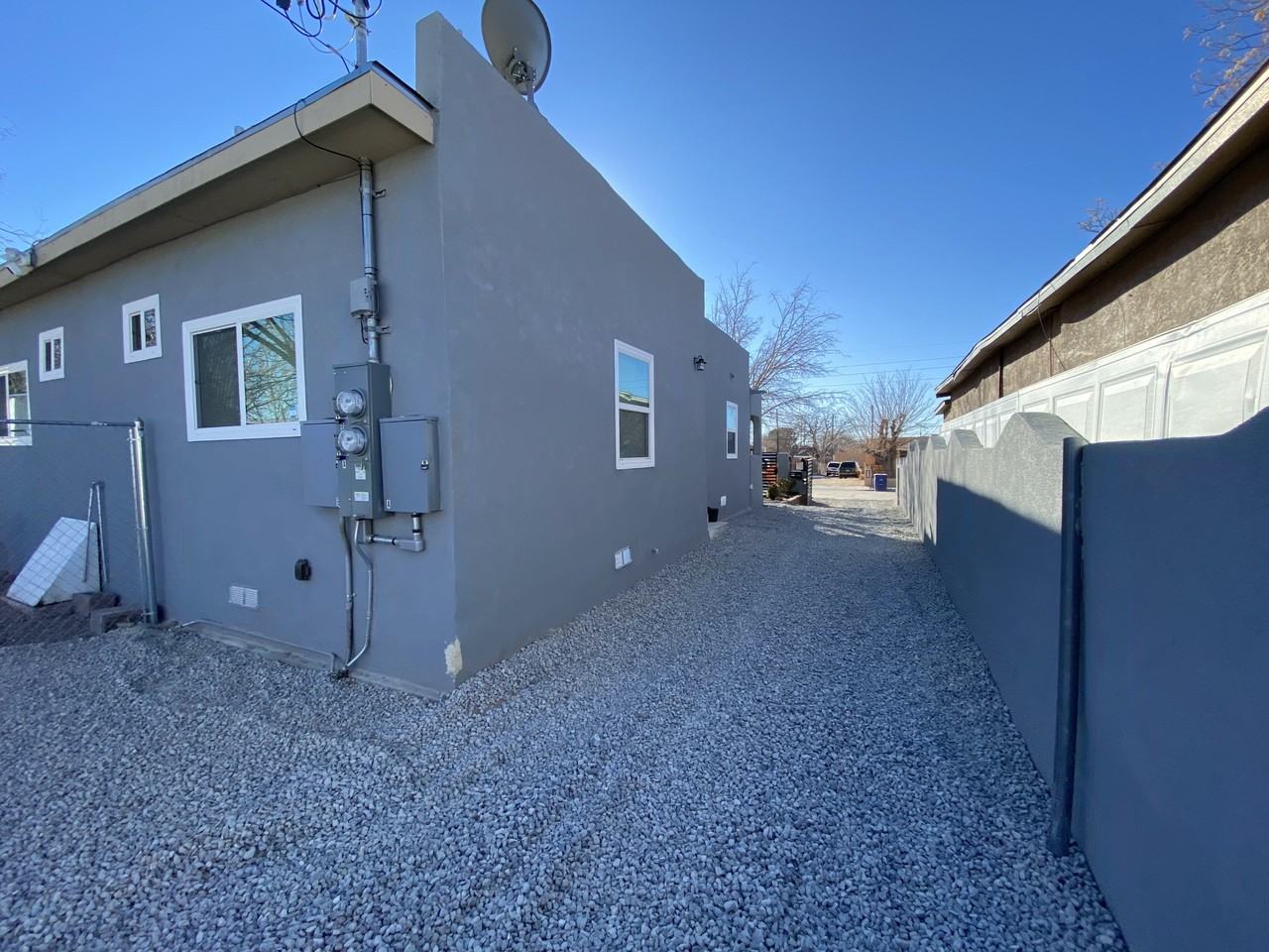 1916 Edith Blvd Se #B - Photo 3 of 17