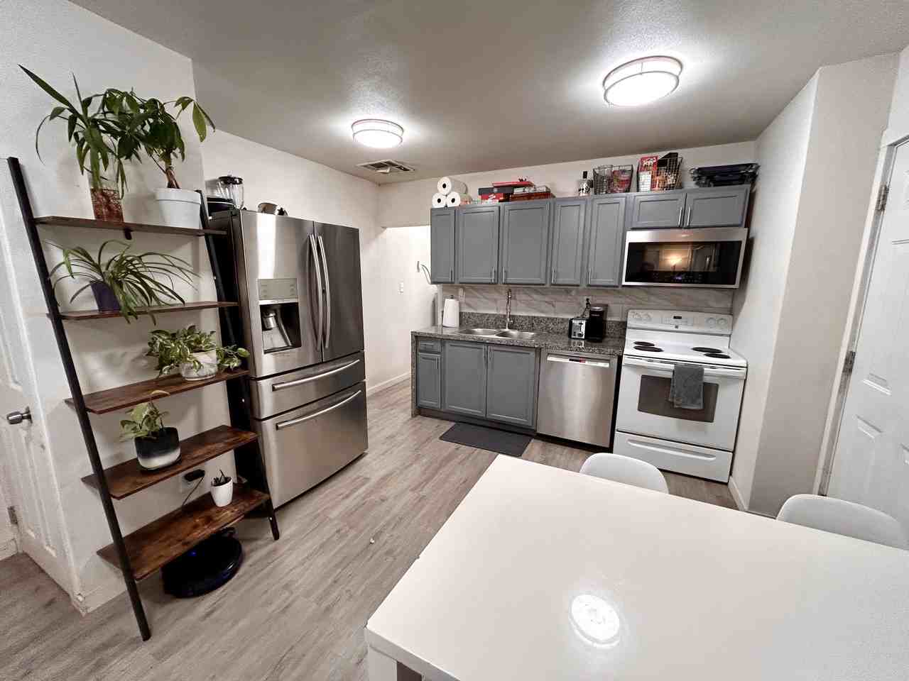 1916 Edith Blvd Se #B - Photo 6 of 17