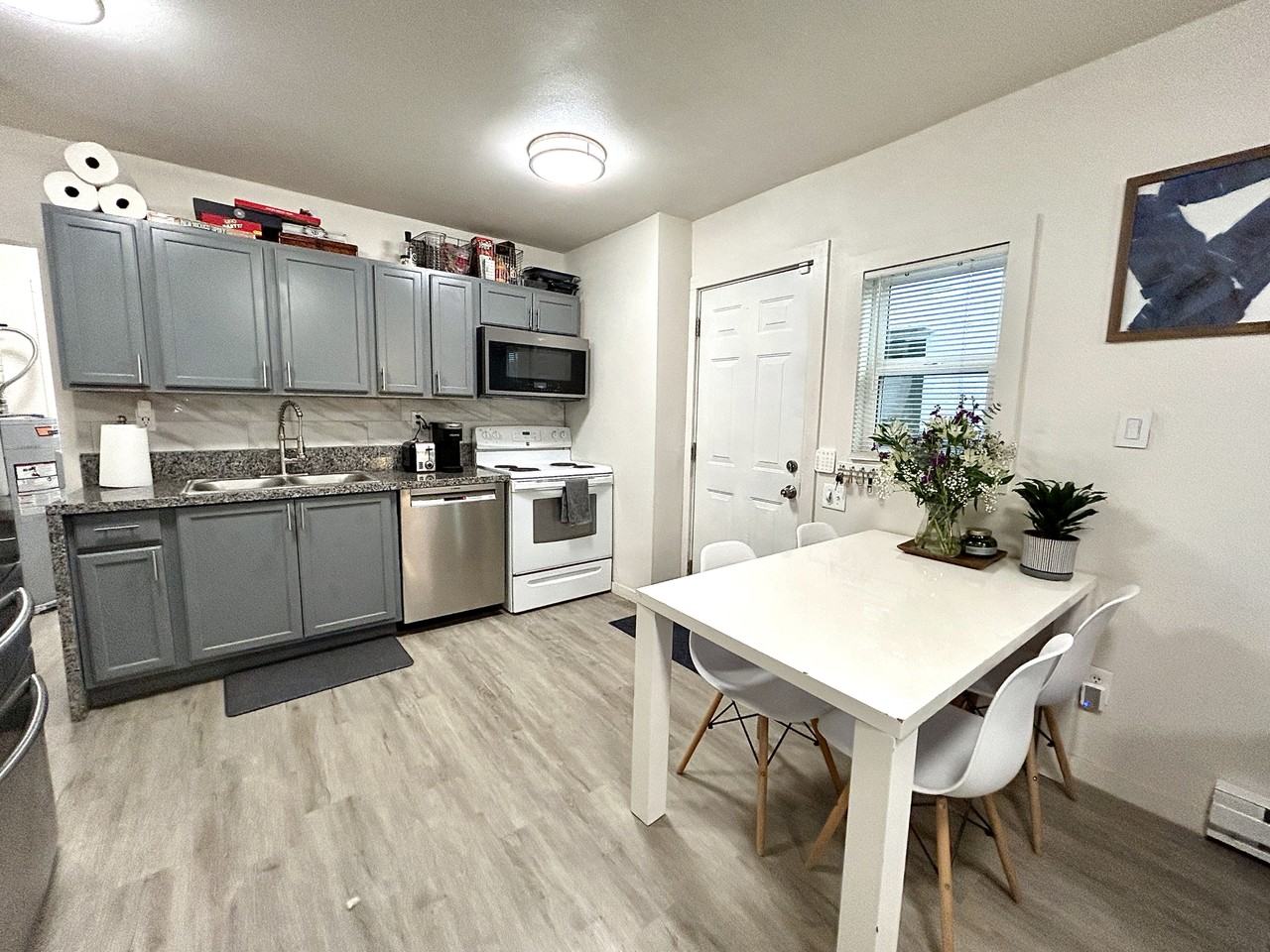 1916 Edith Blvd Se #B - Photo 7 of 17