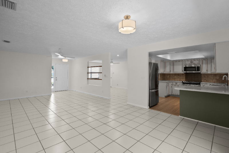 700 Nw North River Dr - Photo 3 of 15