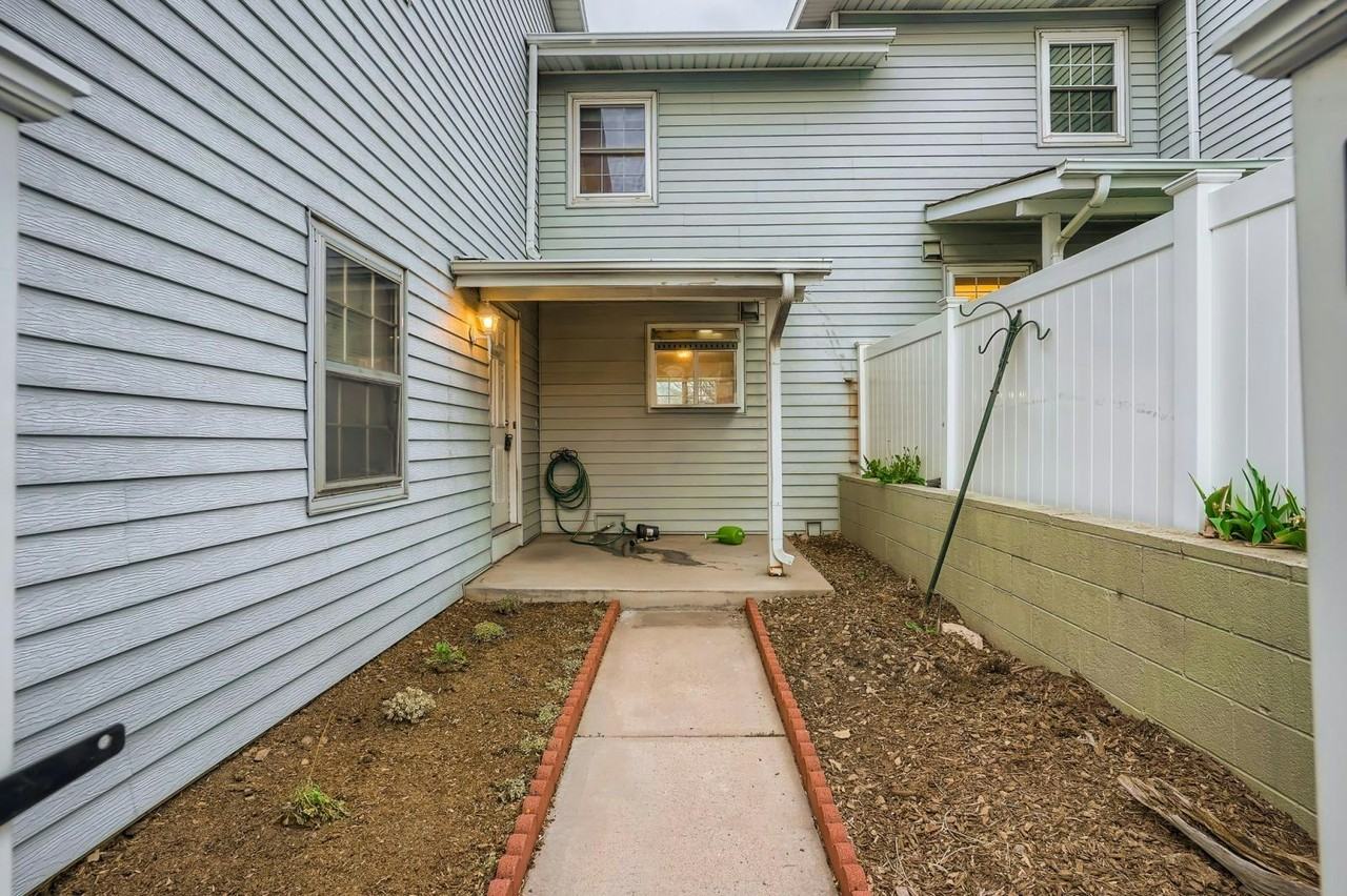 2528 South Vaughn Way, Unit D - Photo 2 of 27