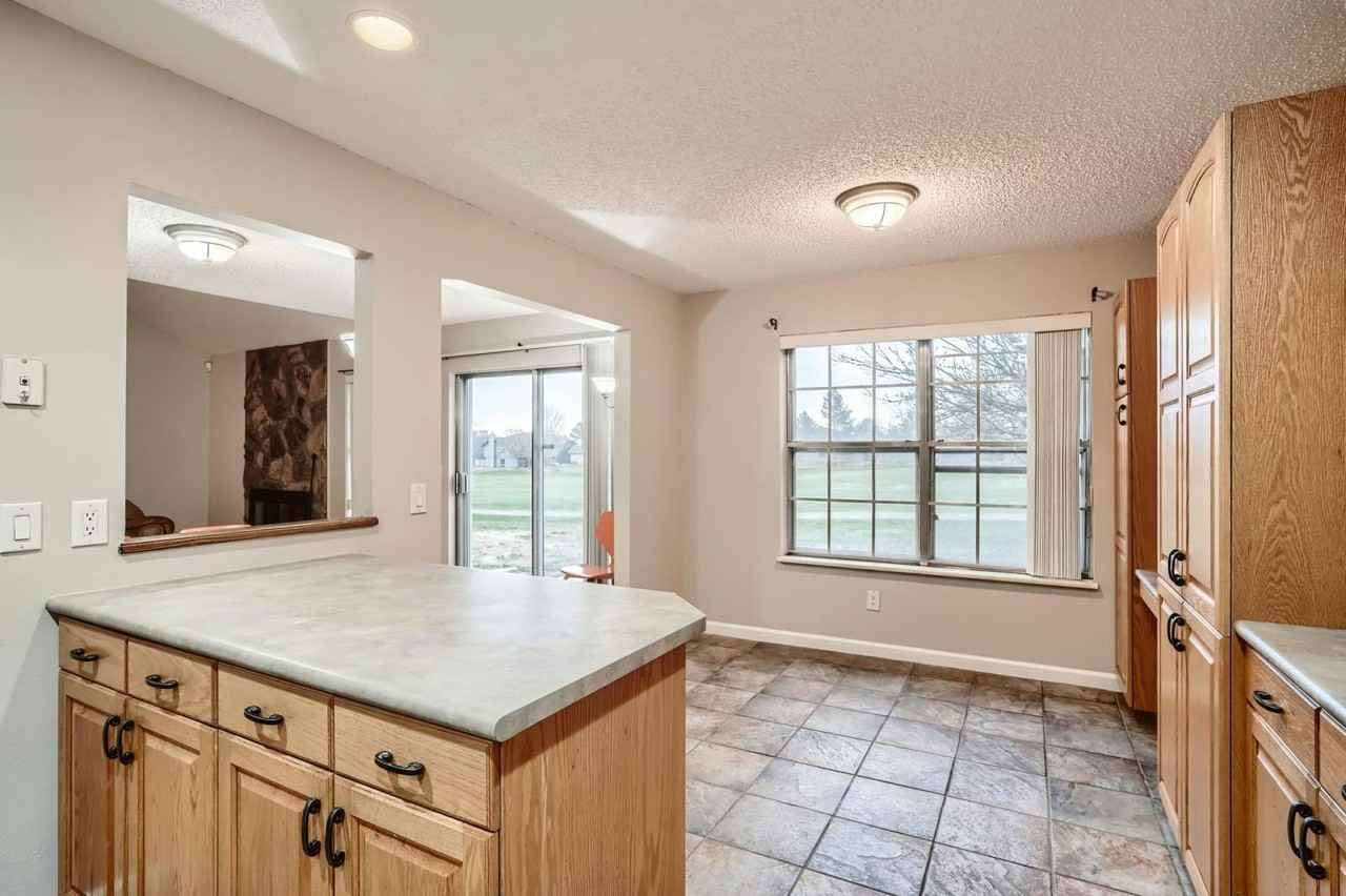 2528 South Vaughn Way, Unit D - Photo 4 of 27