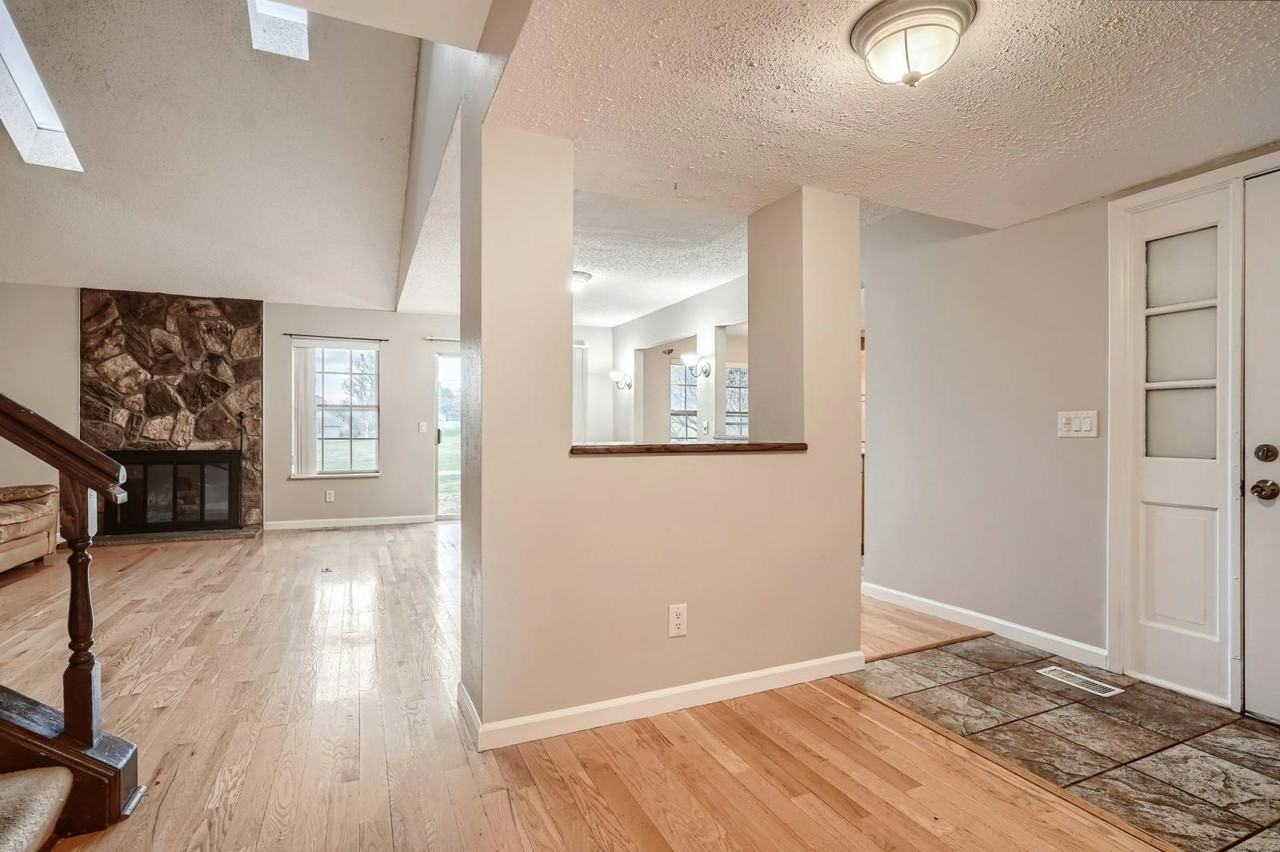 2528 South Vaughn Way, Unit D - Photo 5 of 27