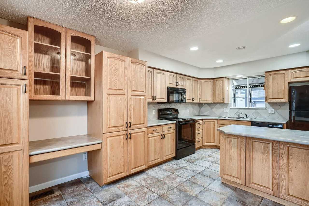 2528 South Vaughn Way, Unit D - Photo 6 of 27