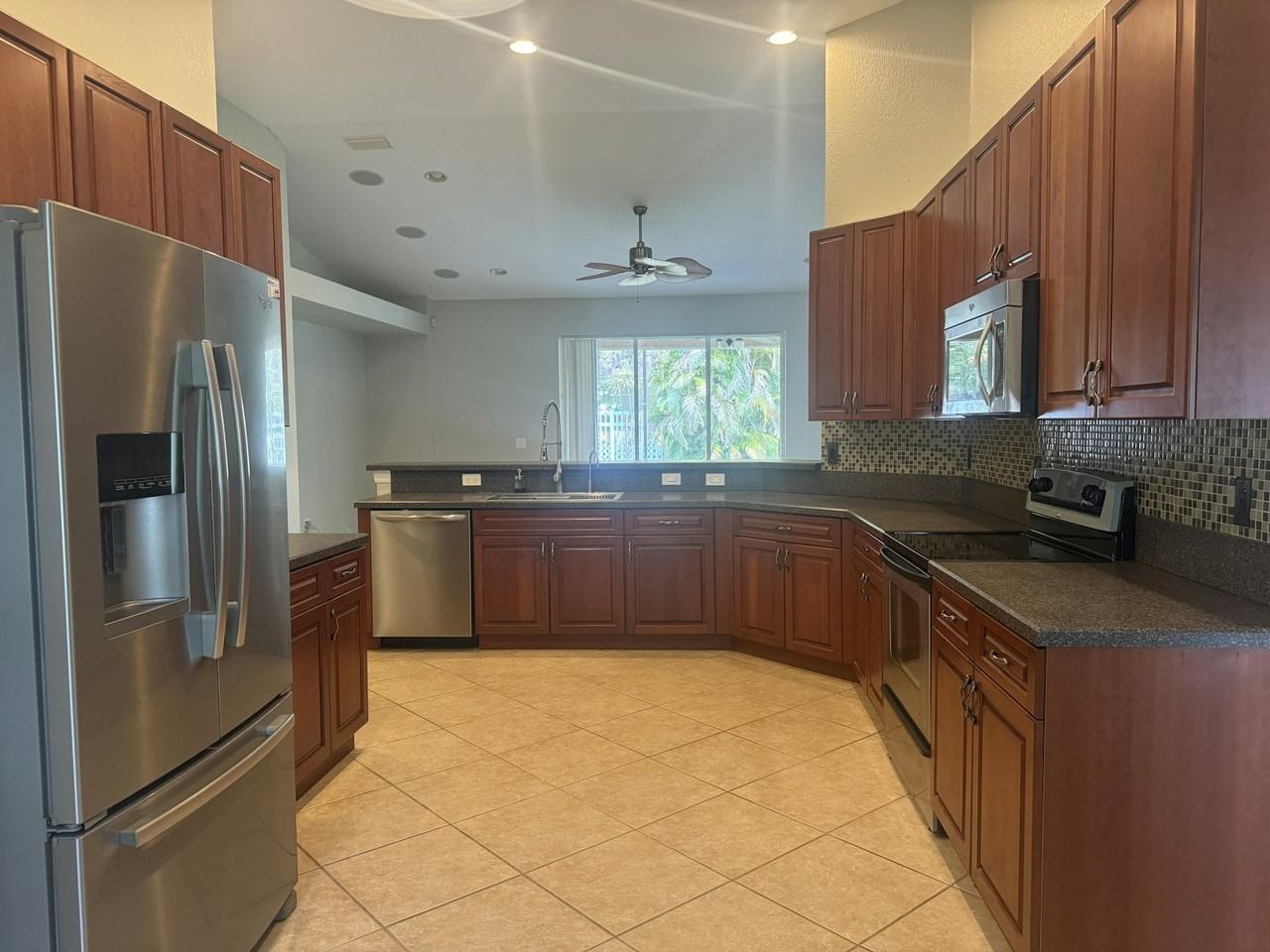11739 Holly Creek Dr - Photo 3 of 34