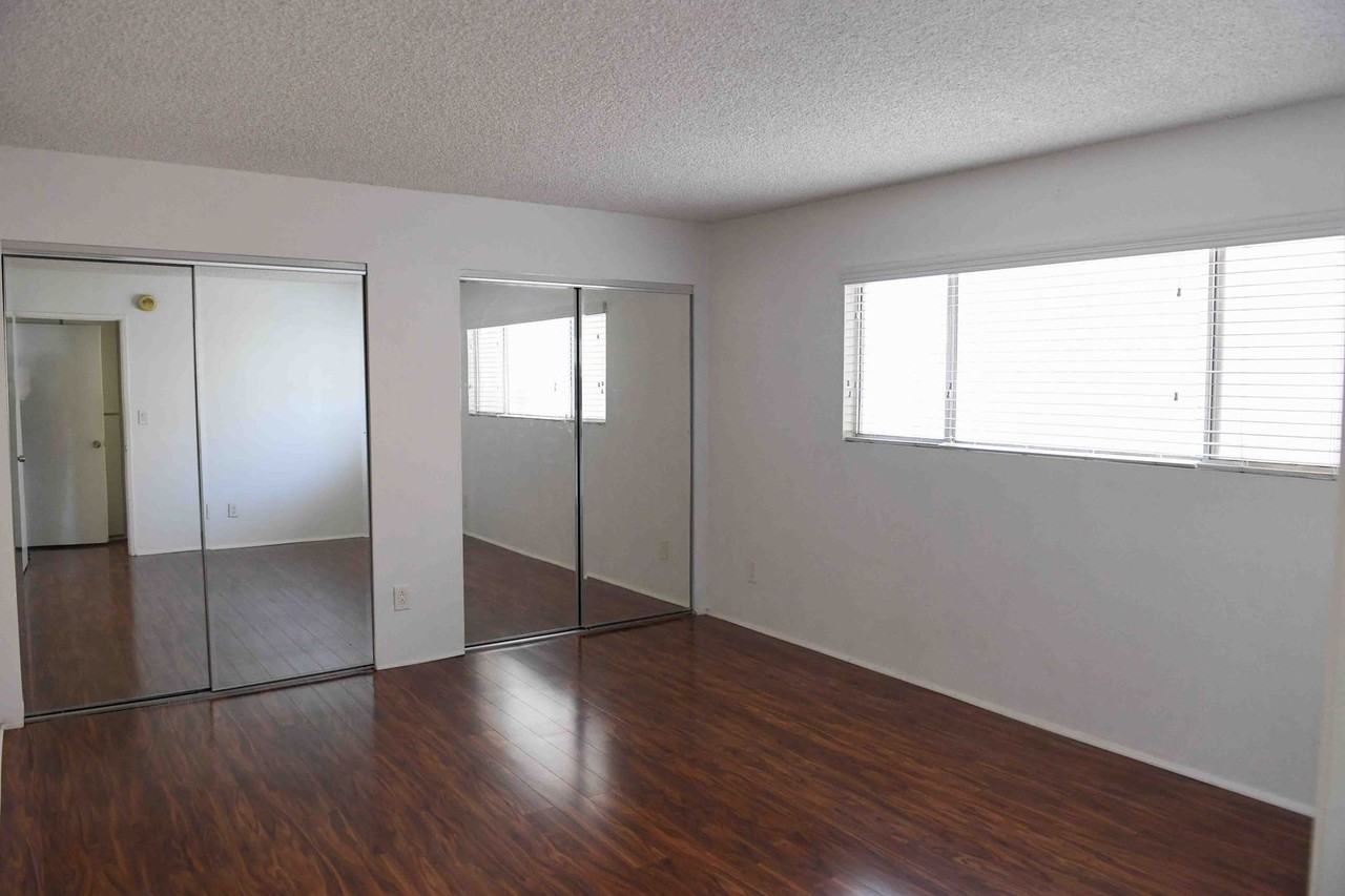 1865 Greenfield Ave #101 - Photo 7 of 12