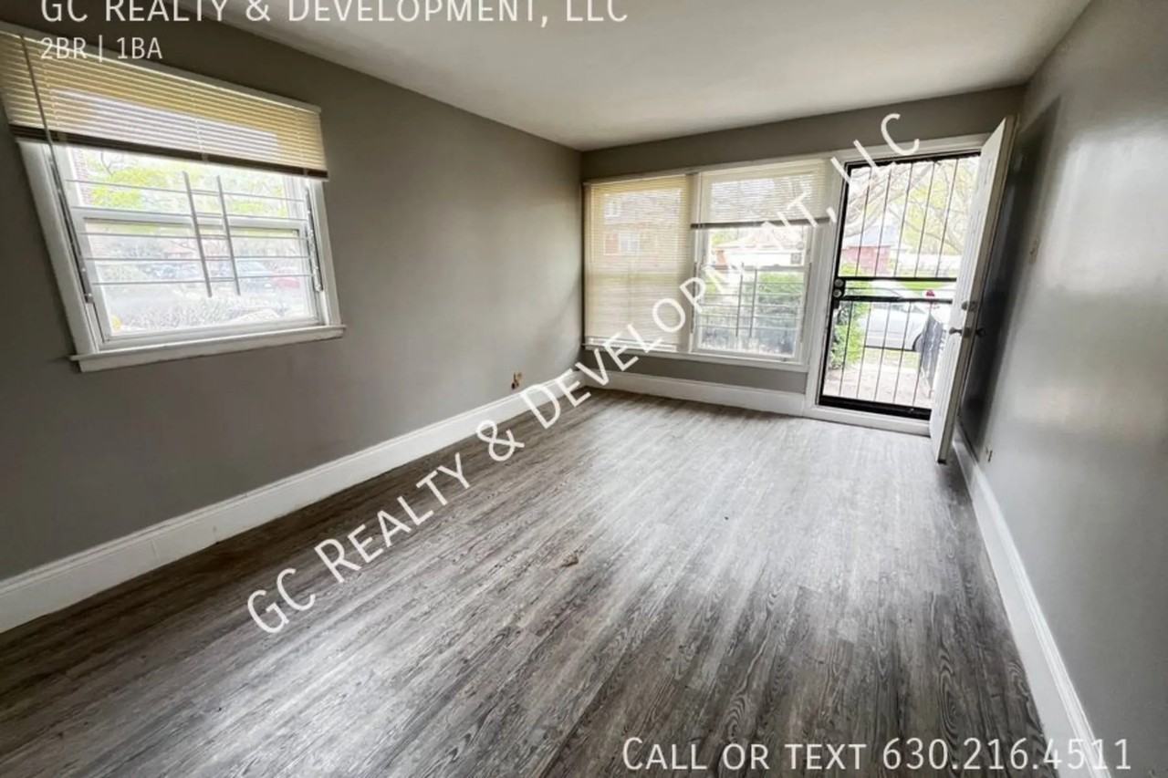 9252 S Merrill Ave - Photo 2 of 13