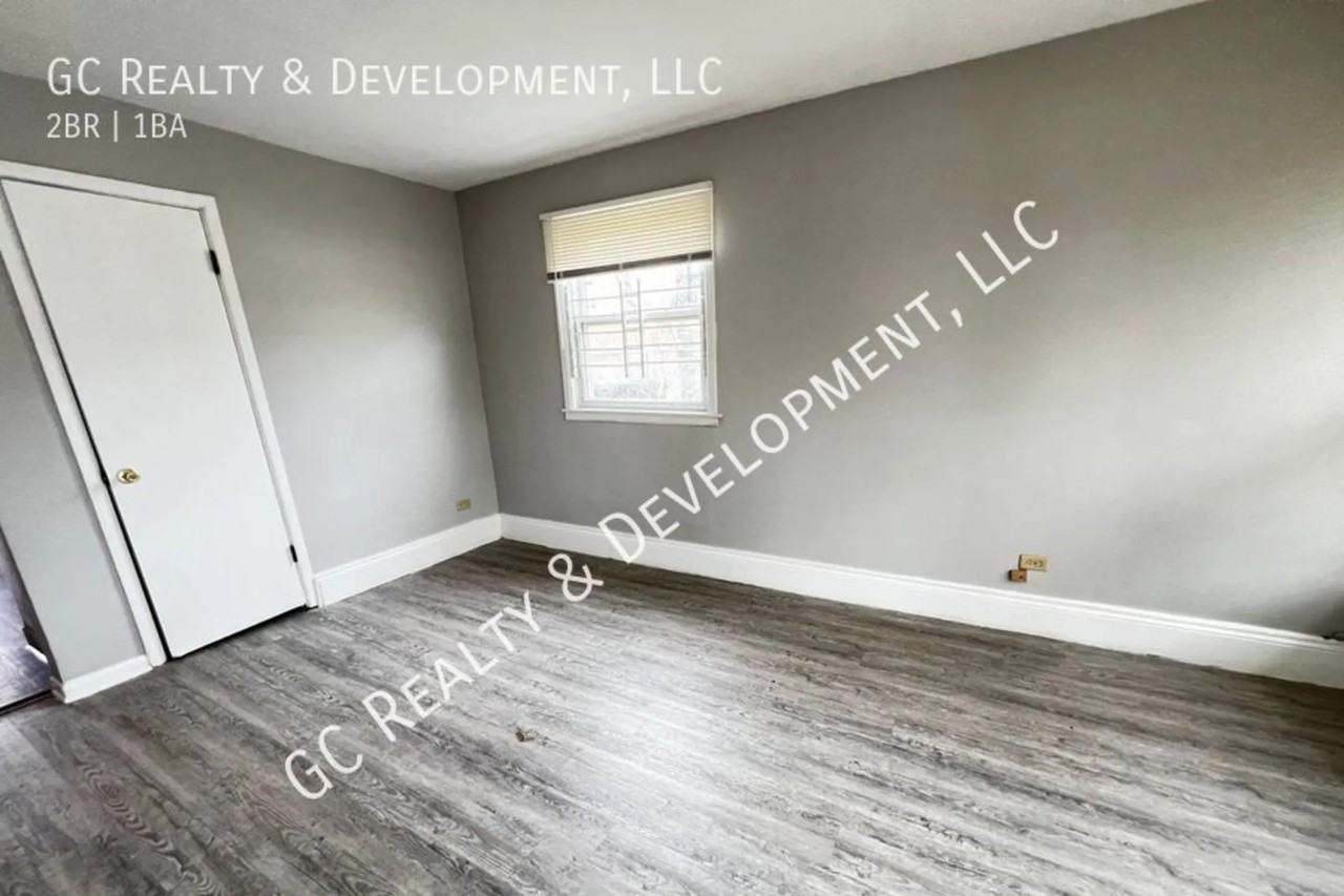 9252 S Merrill Ave - Photo 3 of 13