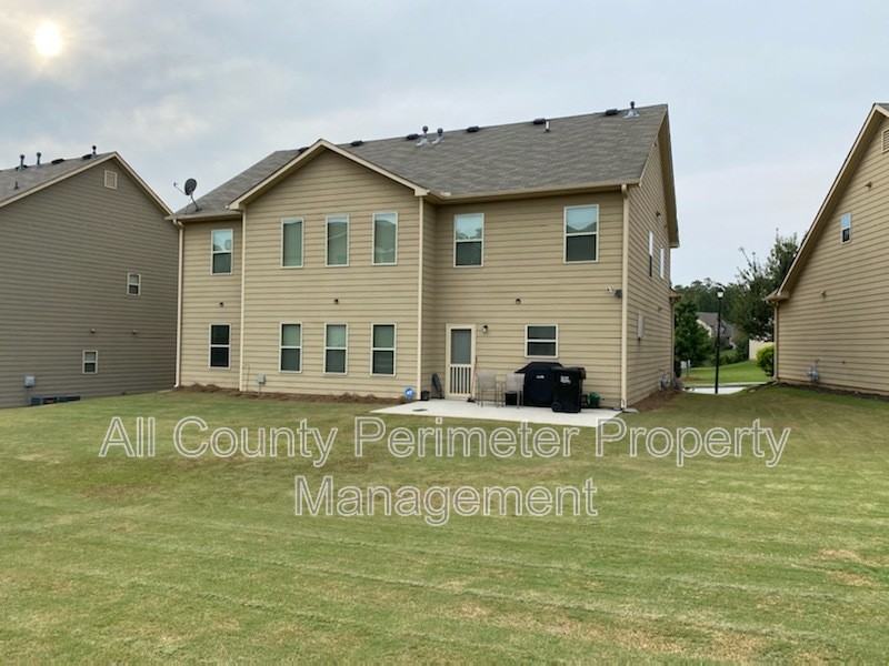 3535 Fallen Oak Ln - Photo 2 of 10