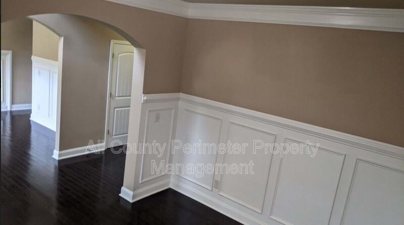 3535 Fallen Oak Ln - Photo 3 of 10