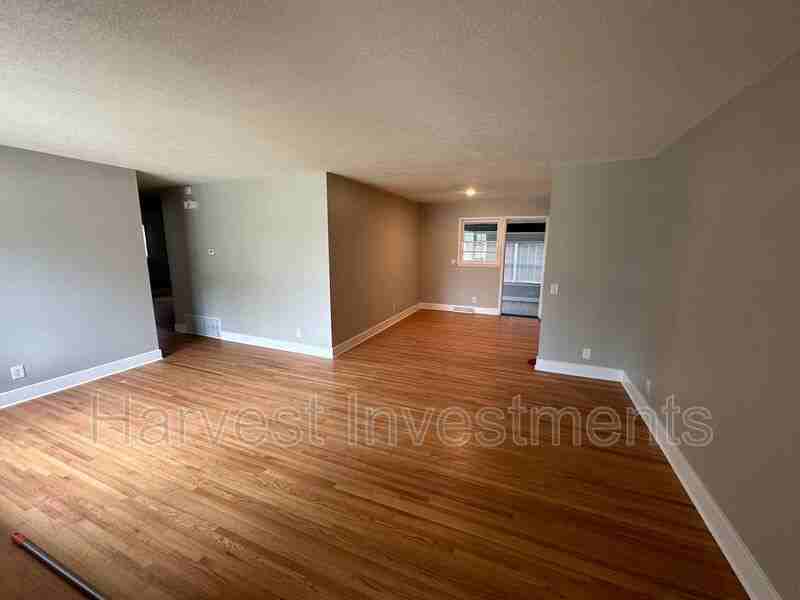 4431 Gunnison St - Photo 2 of 16
