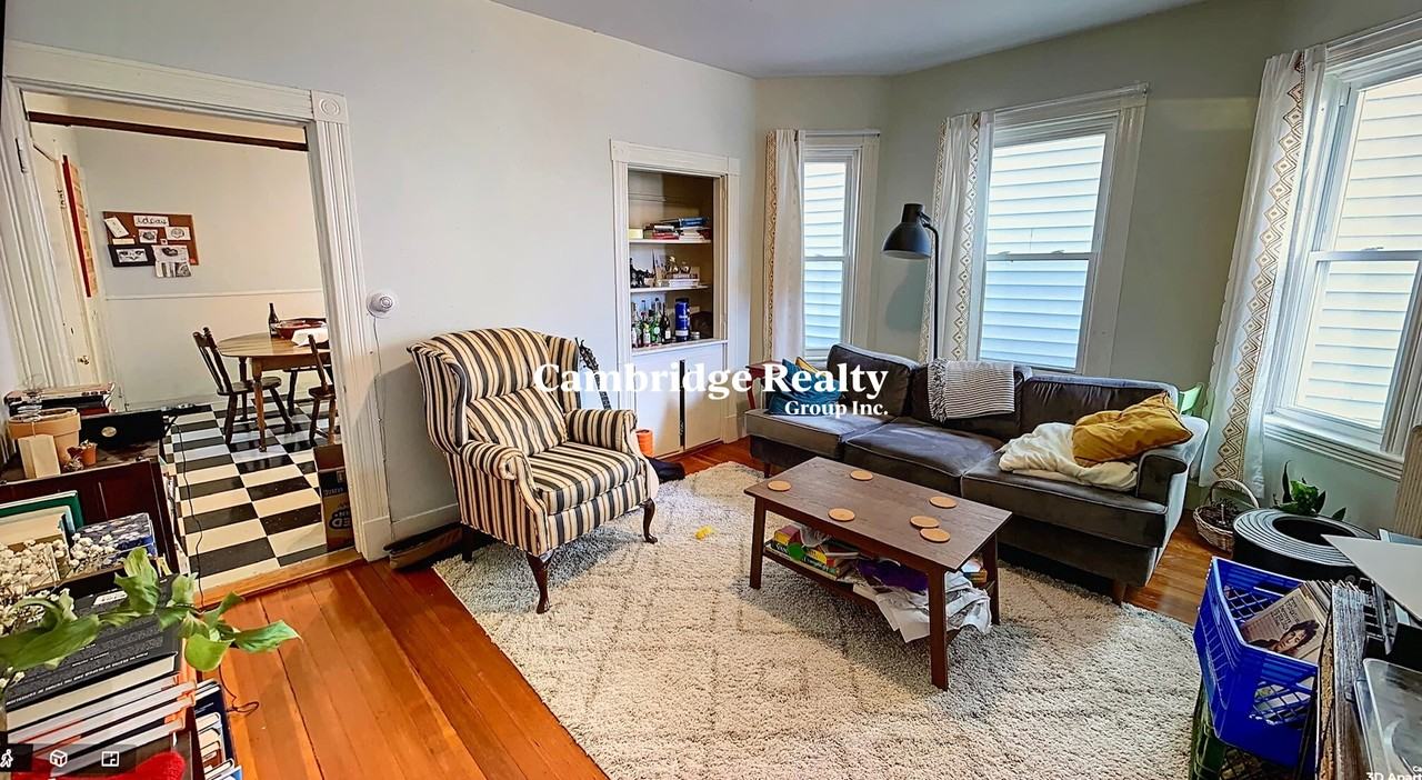 376 Washington St #1T