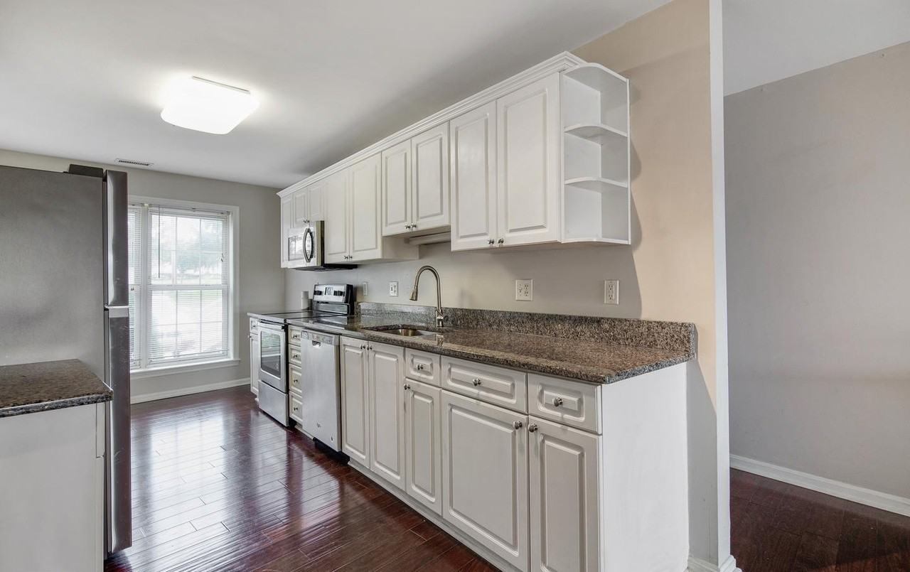 231 Roundhouse Dr - Photo 2 of 6